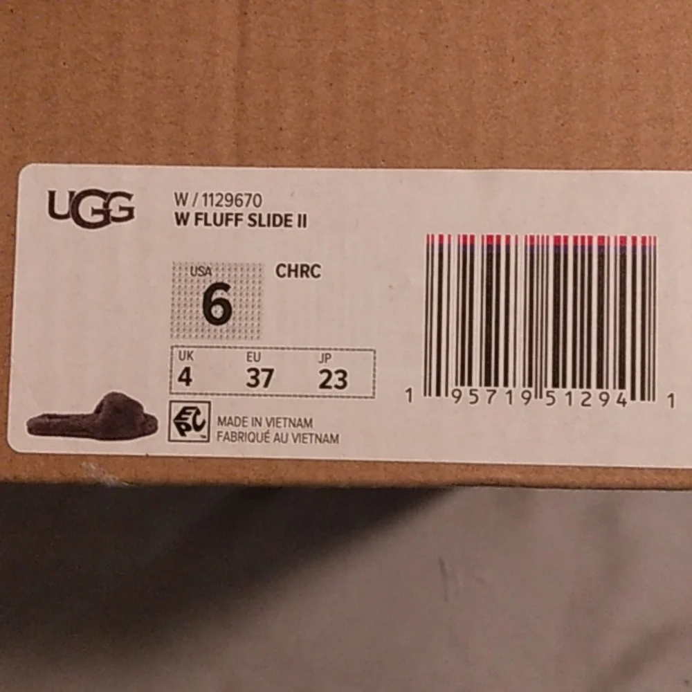 UGG FLUFF SLIDE 11 ,SIZE 6  color chrc. - Picture 2 of 2
